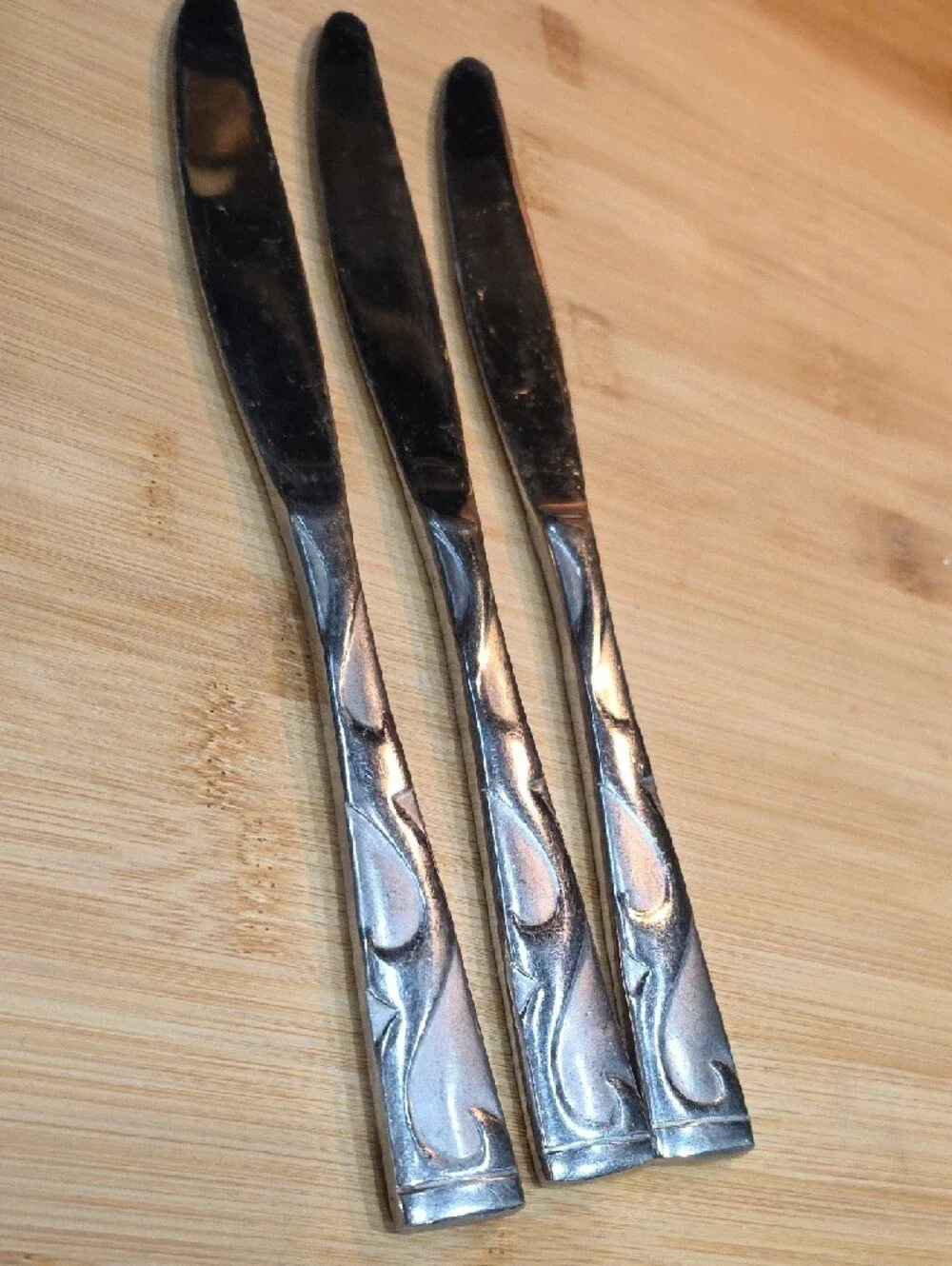 Set of 3 Decorative Stainless Spread Knives - Silver Good Replacement.